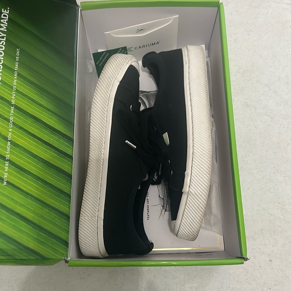 Cariuma OCA low canvas sneaker